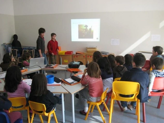 Creative Commons - CC BY 3.0 - Alunos em atividade na Escola da Ponte, em Portugal (Fonte: Divulgação)